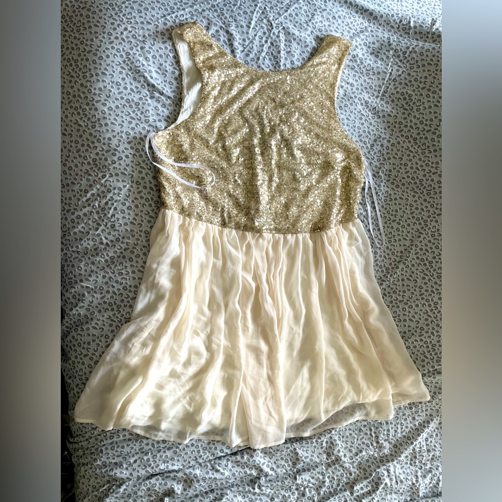Dreamy cream colored skirt with gold sequined bodice dress. Size 22, NWT